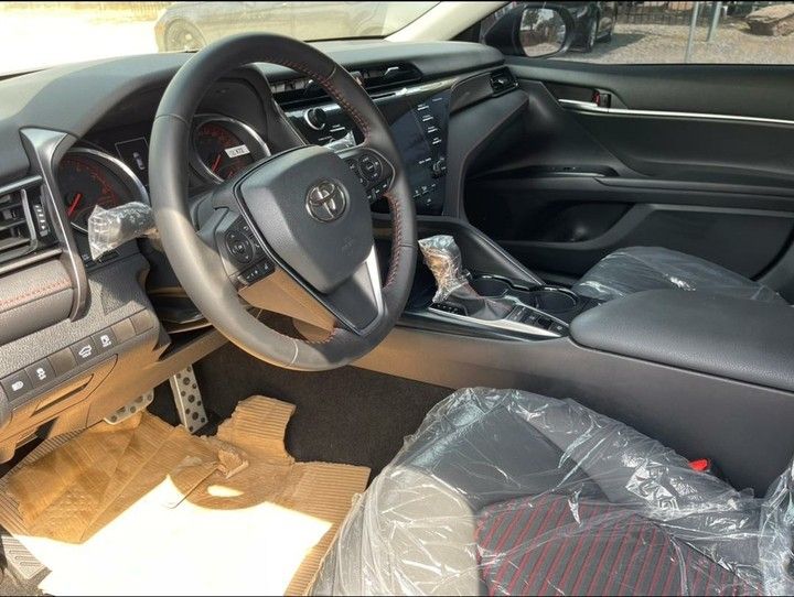 Toyota Camry • 2020 • 2 km 2