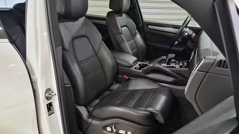 Porsche Cayenne • 2018 • 88,242 km 4