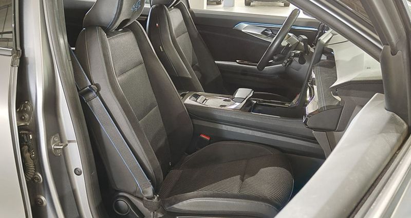 Renault 10 • 2023 • 48,502 km 8