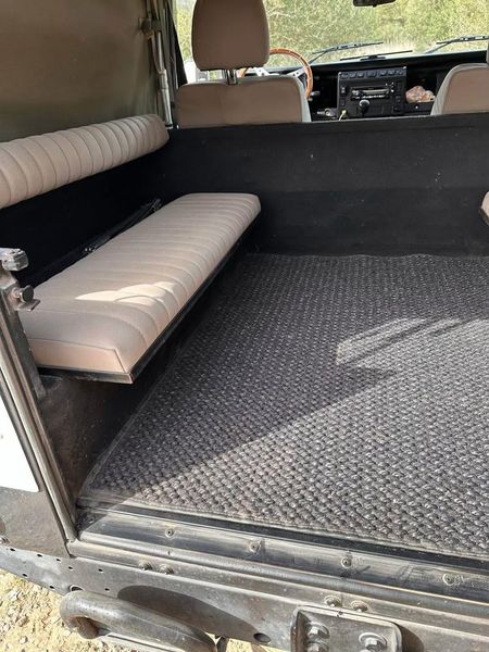 Land Rover Defender • 2006 • 276,000 km 6