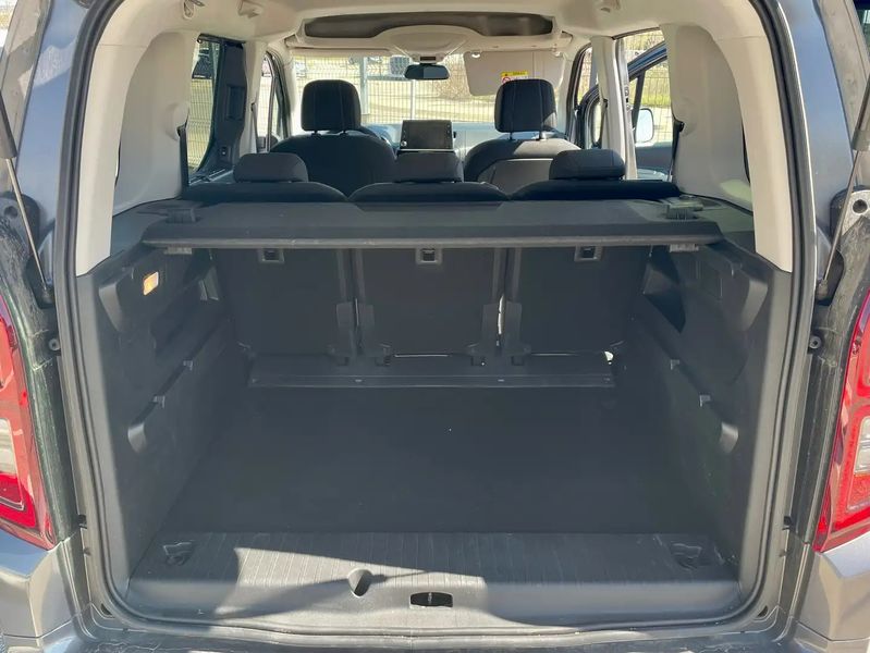 Toyota Prius • 2022 • 15,000 km 8