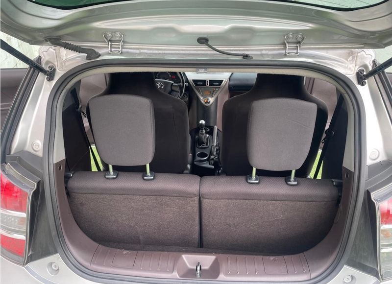 Toyota Auris • 2010 • 200,000 km 5