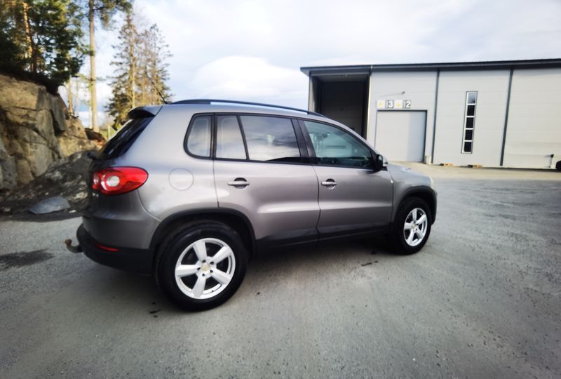 Volkswagen Tiguan • 2009 • 201,500 km 2