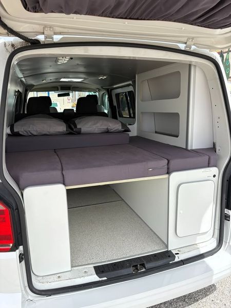 Volkswagen T5 Transporter Shuttle • 2016 • 235,200 km 7