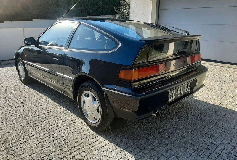 Honda CR-X • 1990 • 80,000 km 4