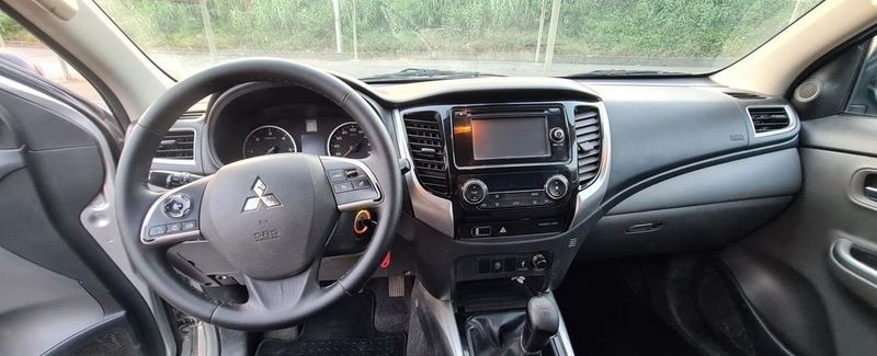 Mitsubishi L200 • 2015 • 290,000 km 6