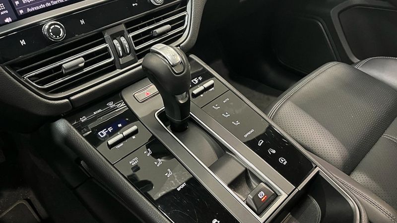 Porsche Macan • 2022 • 12,657 km 10