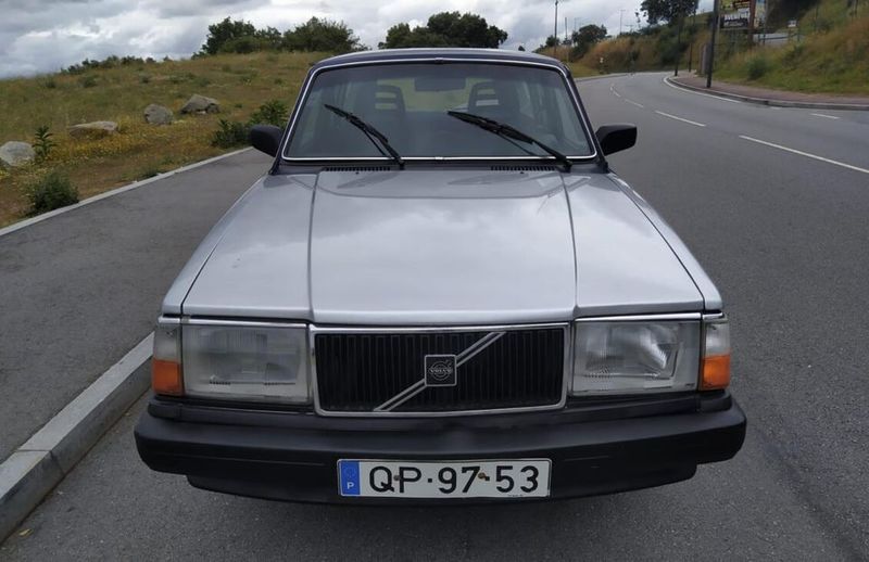 Volvo 240 • 1988 • 300,000 km 1