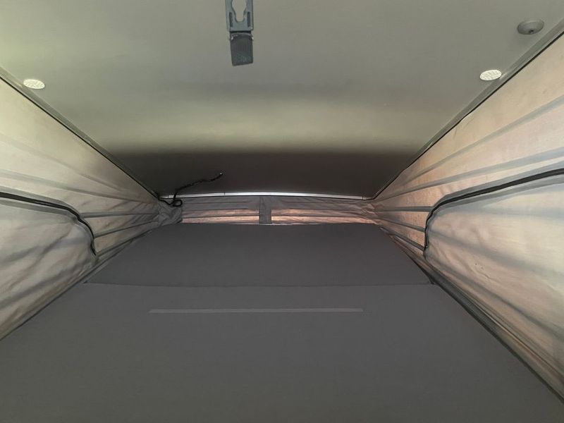 Mercedes-Benz 310 Van • 2004 • 212,000 km 9