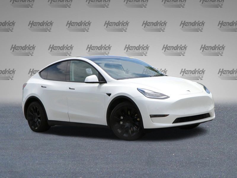 Tesla Model Y • 2021 • 13,000 km 1