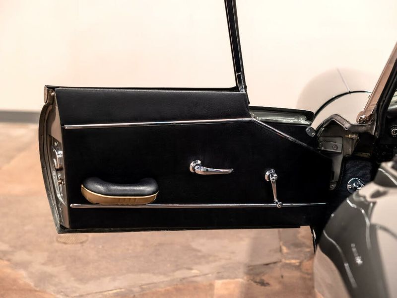 Jaguar E-PACE • 1967 • 42,690 km 35