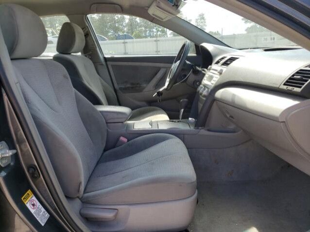 Toyota Camry • 2010 • 2 km 4