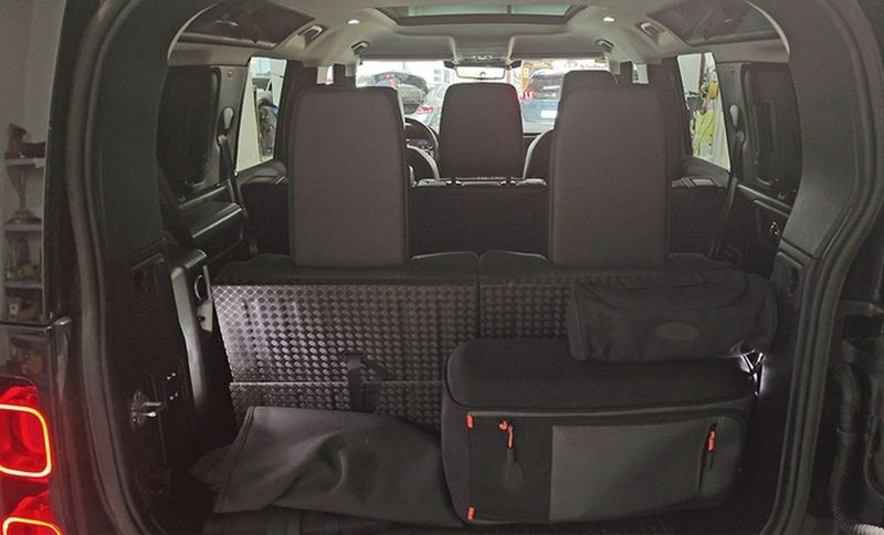 Land Rover Defender • 2020 • 83,500 km 10