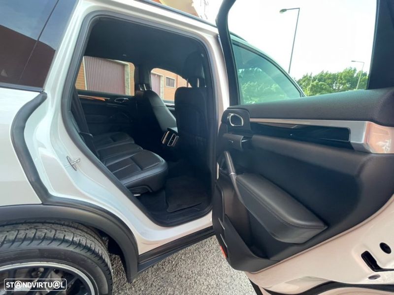 Porsche Cayenne • 2012 • 250,000 km 6