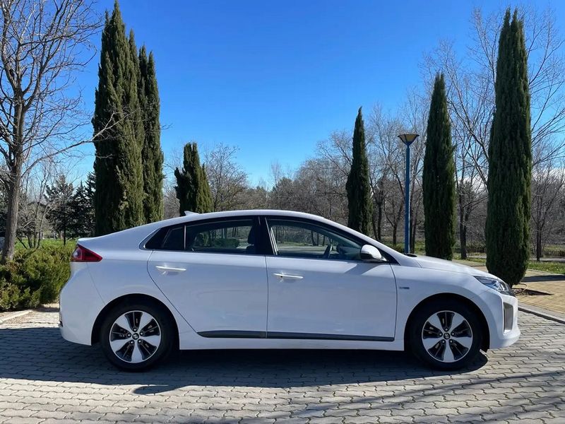 Hyundai Ioniq Hybrid • 2019 • 170,000 km 5