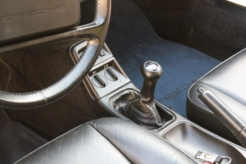 Porsche 911 • 1991 • 139,000 km 6