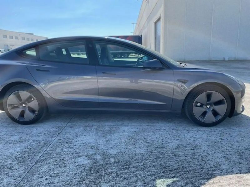 Tesla Model 3 • 2022 • 85,000 km 3