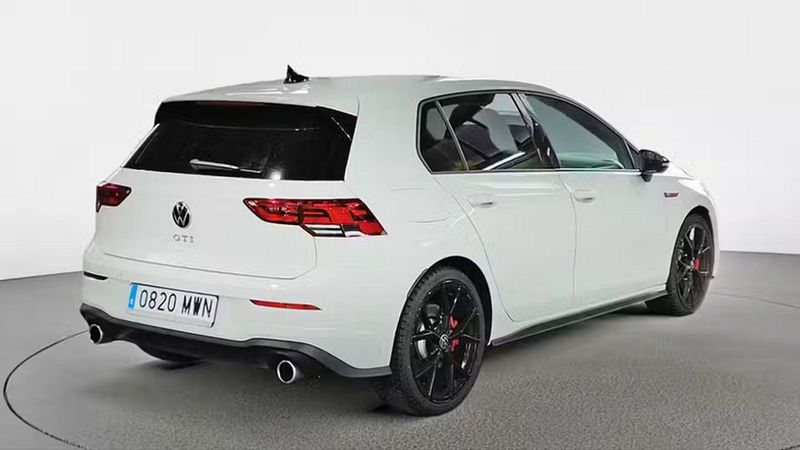 Volkswagen Golf • 2024 • 14,183 km 14