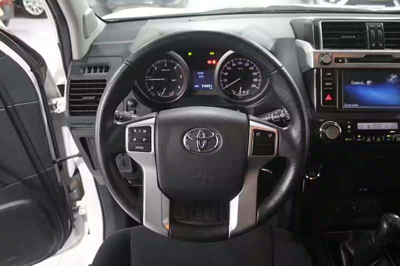 Toyota Land Cruiser • 2017 • 74,991 km 9