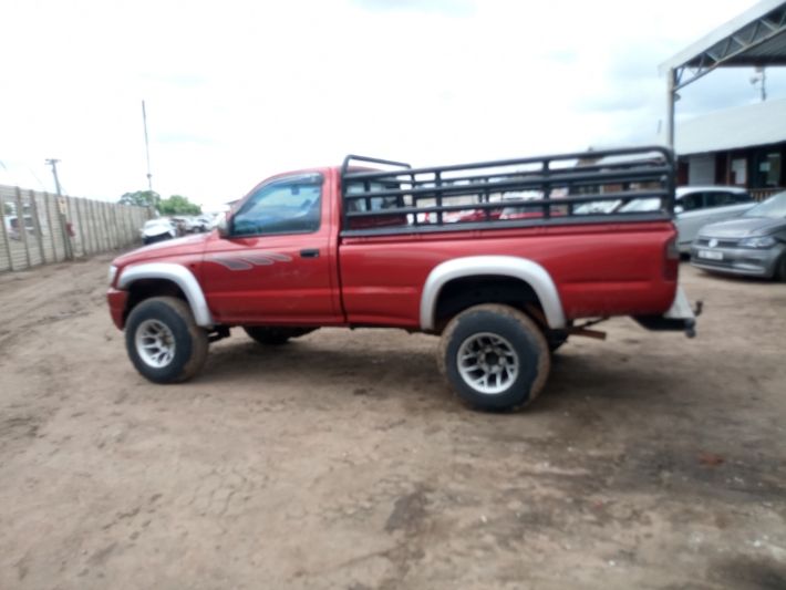 Toyota Hilux • 2002 • 155,255 km 3