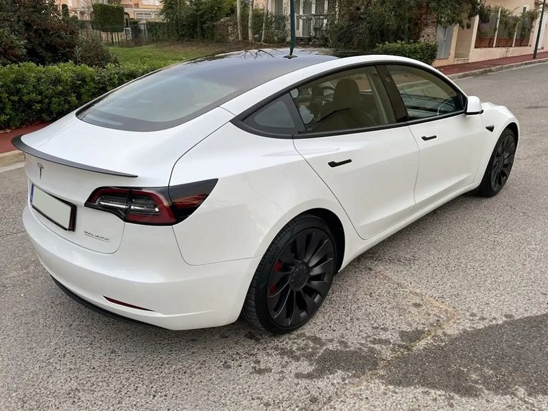 Tesla Model 3 • 2021 • 116,790 km 4