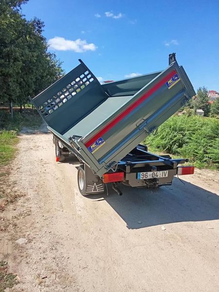 Mazda B2500 • 2009 • 140,000 km 3