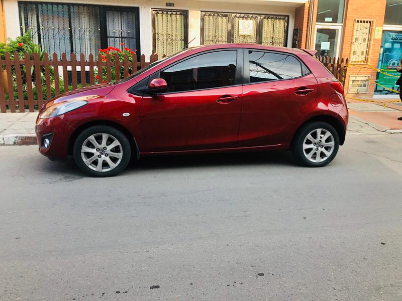 Mazda 2 • 2015 • 59,000 km 2