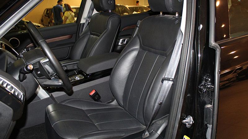 Land Rover Discovery • 2018 • 66,945 km 6