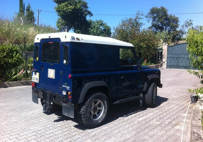 Land Rover Defender • 2000 • 200,000 km 2