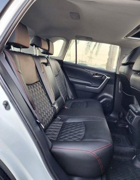 Toyota RAV4 Hybrid • 2022 • 45,000 km 2