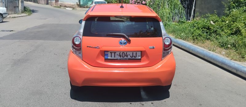 Toyota Prius c • 2012 • 208,000 mi 7