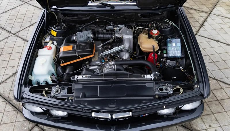 BMW 5 Series • 1985 • 130,000 km 8