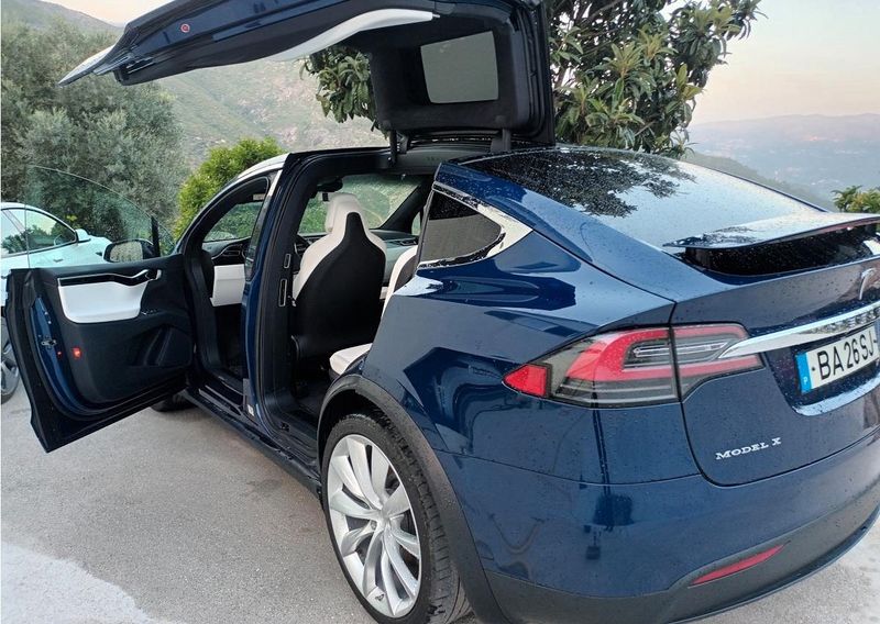 Tesla Model 3 • 2018 • 120,000 km 2