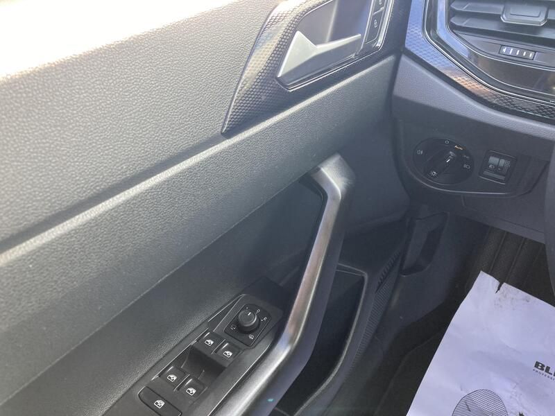 Volkswagen Polo • 2022 • 24,689 km 26