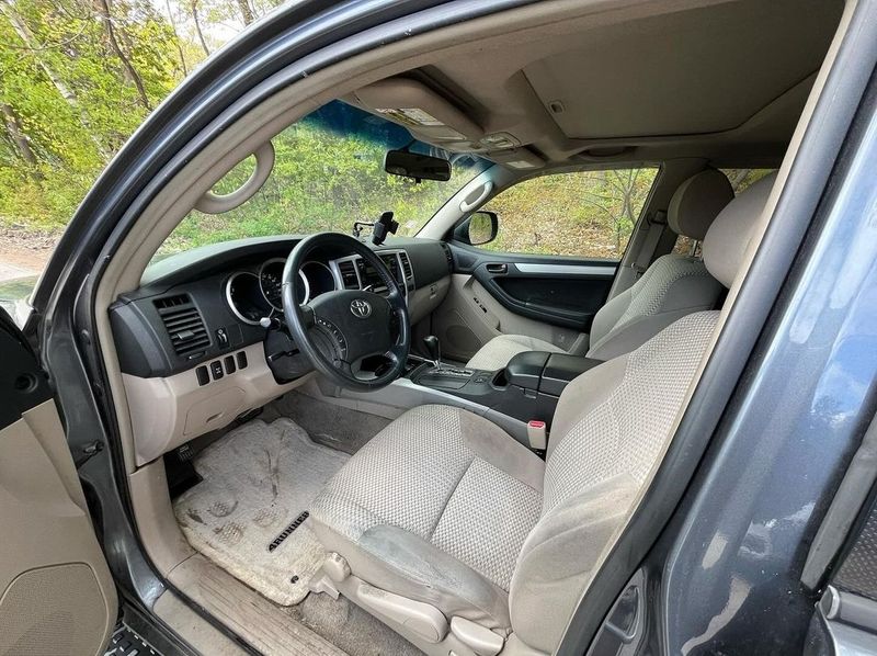 Toyota 4Runner • 2007 • 180,000 km 3