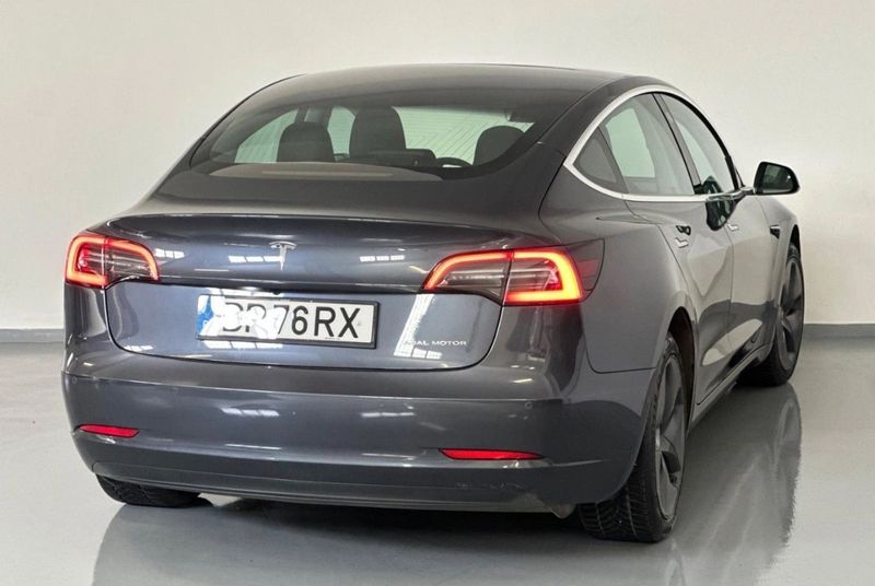 Tesla Model 3 • 2019 • 98,000 km 2