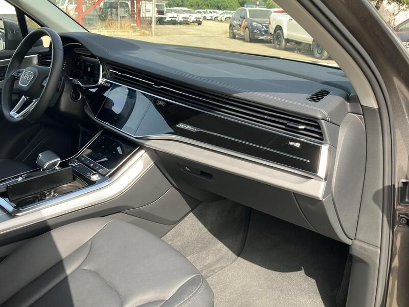 Audi Q7 • 2024 • 12,743 km 24