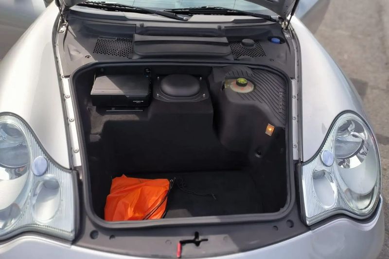 Porsche 911 Carrera • 2003 • 61,000 km 2