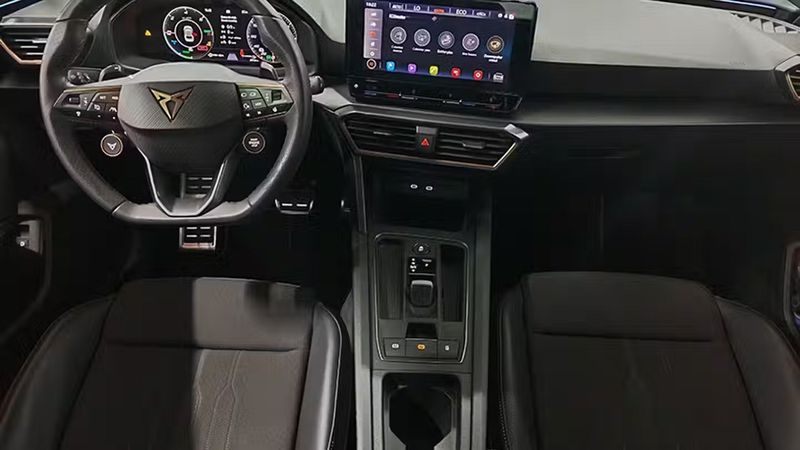 Seat Leon • 2021 • 26,143 km 3