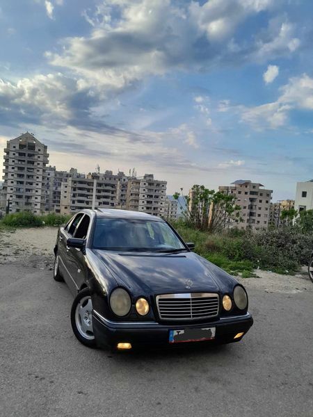 Mercedes-Benz E-320 • 1998 • 279,000 km 2