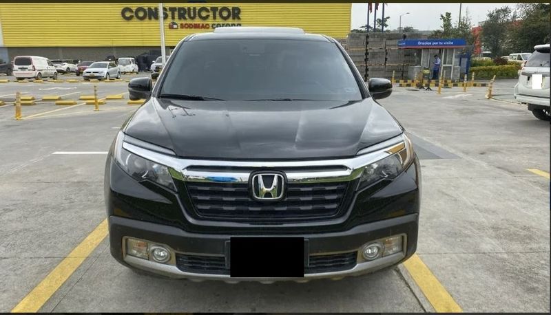 Honda Ridgeline • 2017 • 94,000 km 1
