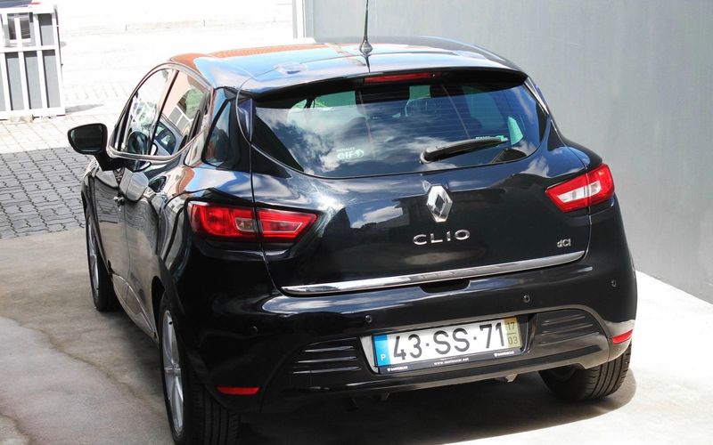 Renault Clio • 2017 • 113,000 km 4