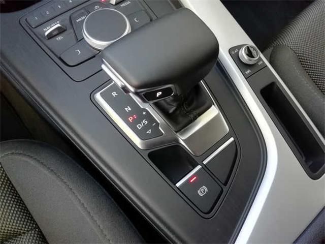 Audi A4 • 2017 • 148,000 km 12