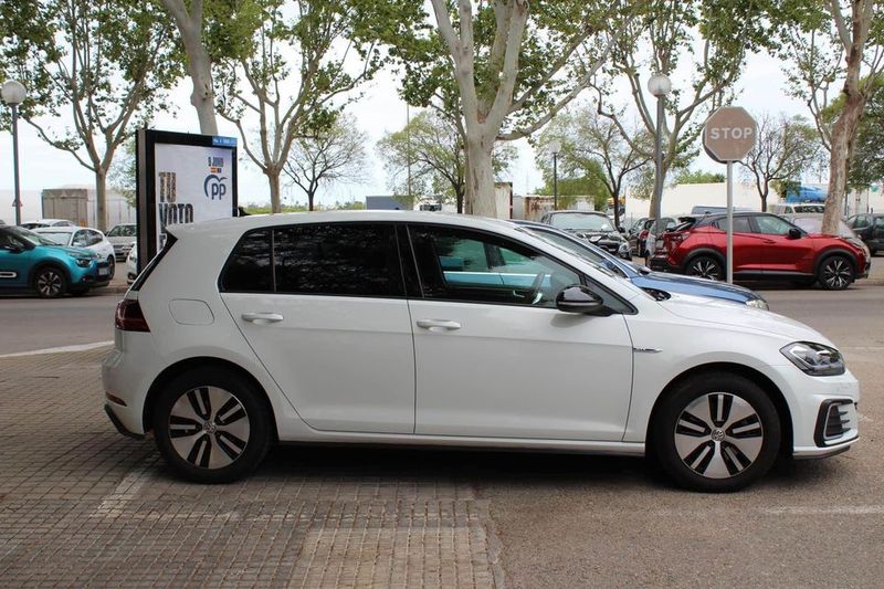 Volkswagen Golf • 2017 • 85,000 km 3