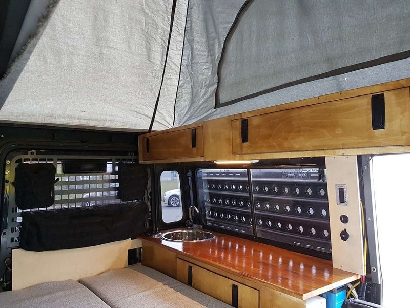 Land Rover Defender • 2007 • 209,200 km 10