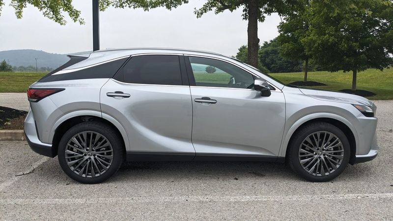 Lexus RX • 2023 • 20,131 km 1