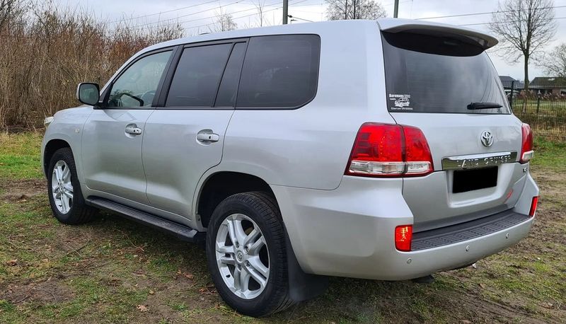 Toyota Land Cruiser • 2008 • 274,100 km 7