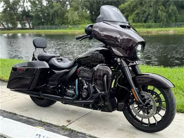 Harley Davidson street glide • 2019 • 19,700 km 1
