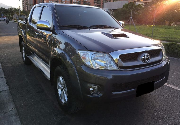 Toyota Hilux • 2011 • 135,000 km 3