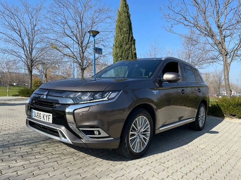 Mitsubishi Outlander • 2019 • 145,000 km 6